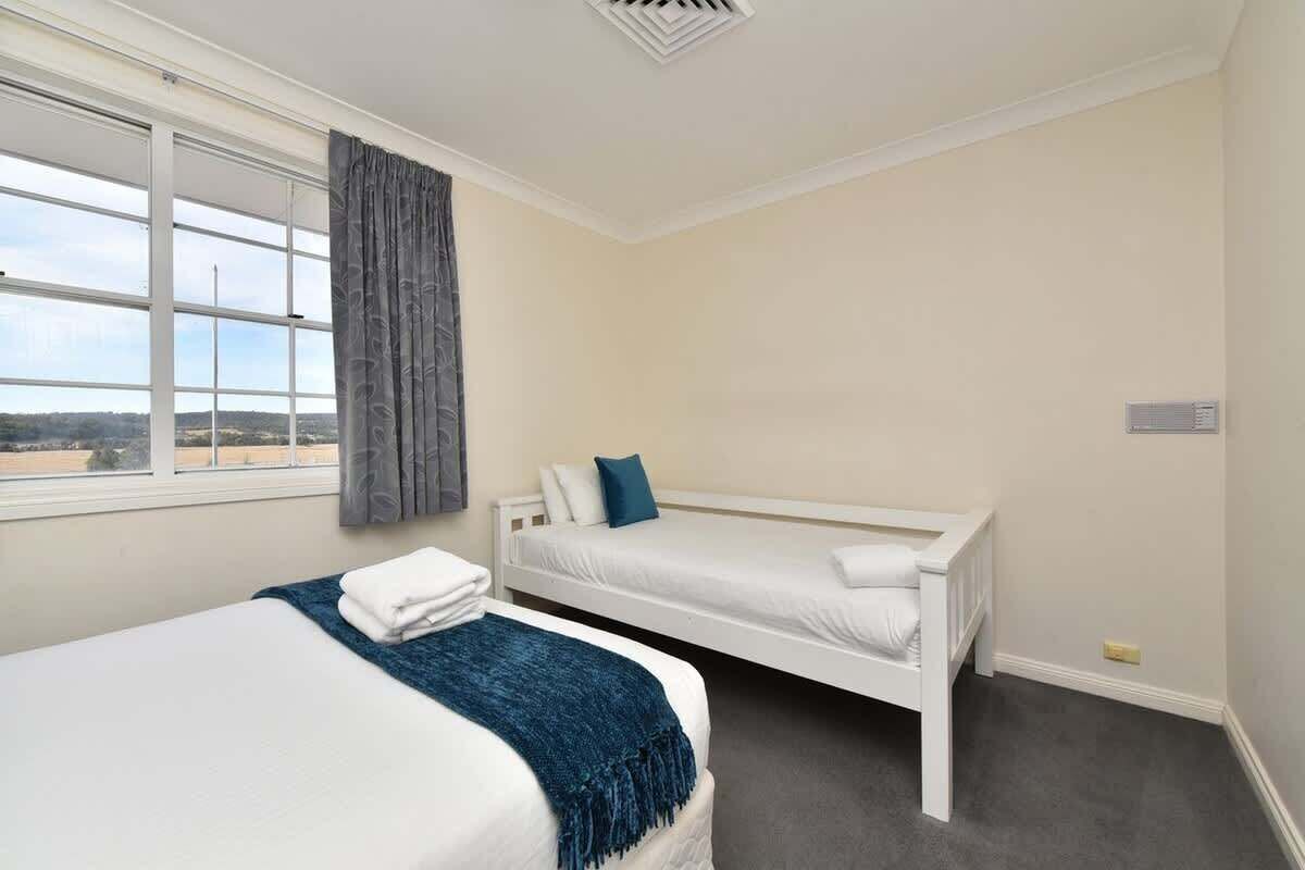 5 bedrooms, iron/ironing board, free WiFi, bed sheets