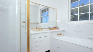 Badewanne, Whirlpool, Haartrockner