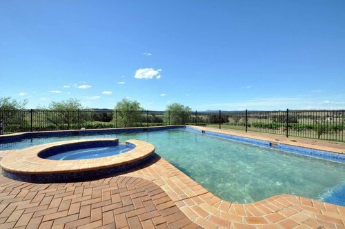 Beggars Bridge Vineyard Homestead Pool Tennis