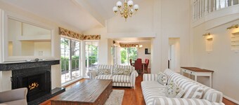 Beggars Bridge Vineyard Homestead w/ pool + wifi + tennis + vineyard