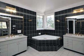 Badewanne, Whirlpool, Haartrockner