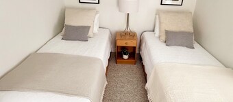 Million Dollar View! Ocean Front, 3 Bedroom Cottage, 15 Min. from St. John's