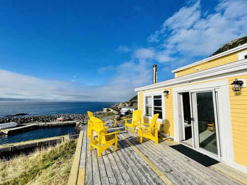 Million Dollar View! Ocean Front, 3 Bedroom Cottage, 15 Min. from St. John's