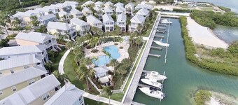 OCEANSIDE ANGLERS REEF HOME- Gated Community with Pool, Dock, Private Beach