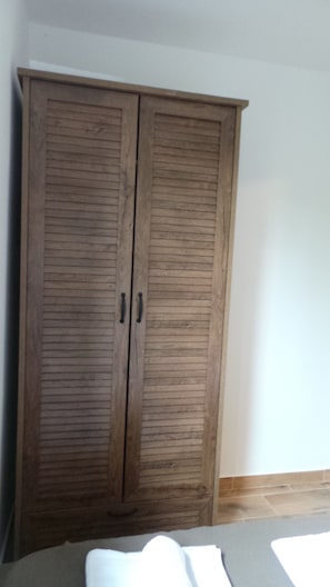3 habitaciones, wifi, ropa de cama y acceso para silla de ruedas 