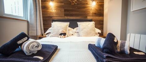 1 غرفة نوم وتجهيزات عازلة للصوت ومكواة/لوح كي وسرير سفر