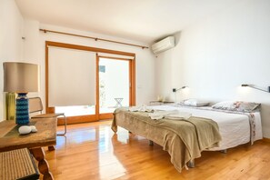 3 makuuhuonetta, silitysrauta/-lauta, ilmainen Wi-Fi, vuodevaatteet