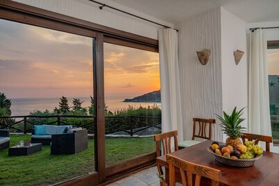 Villa Smeralda - Salt water pool, Sea view, Mediterranean nature 200 mt from sea