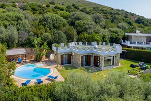 Exterior - Villa Smeralda - Salt water pool, Sea view, Mediterranean nature 200 mt from sea (Torre Delle Stelle)