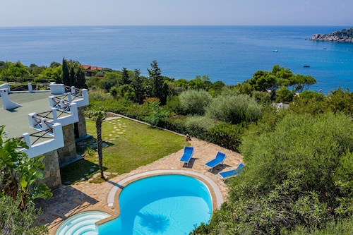 Villa Smeralda - Salt water pool, Sea view, Mediterranean nature 200 mt from sea