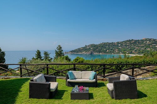 Villa Smeralda - Salzwasser Pool, Blick auf di Bucht, nur 200 mt von Meer