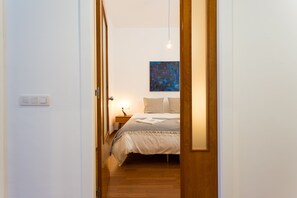 3 bedrooms, iron/ironing board, travel cot, free WiFi - Apt. Quiet & Bright in heart of Barcelona. Fully equipped. (Barcelona)