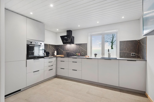 Fridge, stovetop, dishwasher, coffee/tea maker