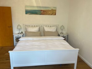 1 bedroom, travel cot, free WiFi, bed sheets