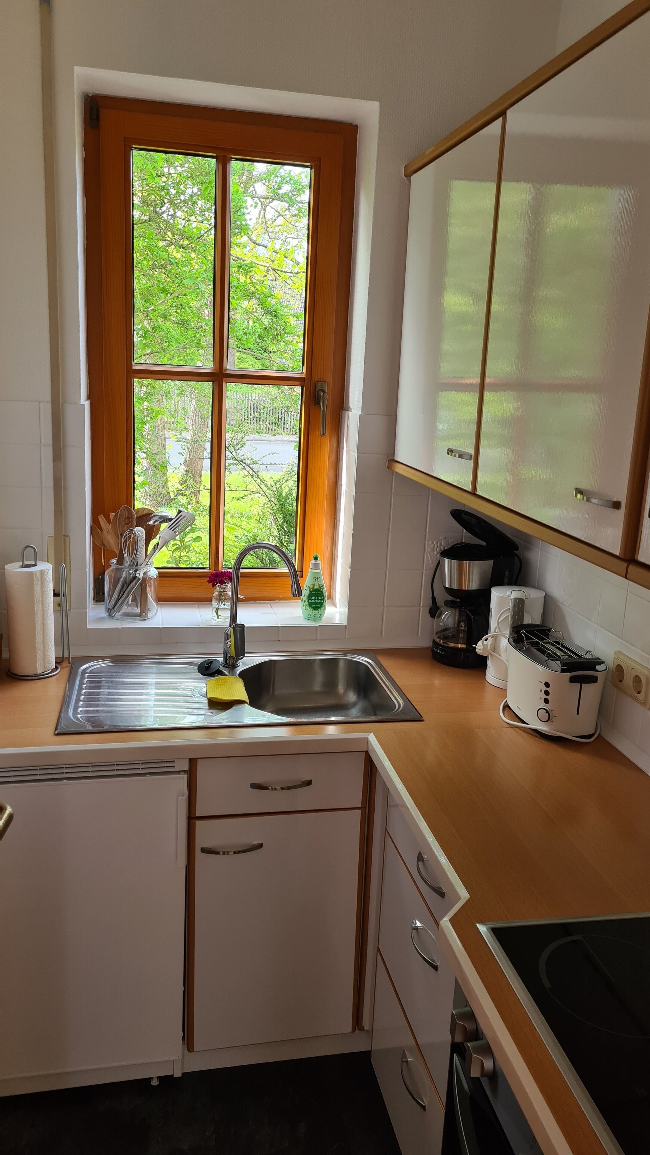 Køleskab, ovn, kogeplade, kaffe-/temaskine
