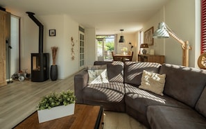 TV, fireplace, stereo