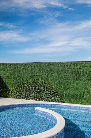 Outdoor pool - Fiesta Inn Express Queretaro Constituyentes (Querétaro)