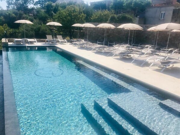 Piscine extérieure, piscine chauffée