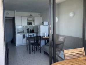 Dining - 2BR+Cabin Apartment with AC and Parking in Argelès, Sea View (Argelès-sur-Mer)