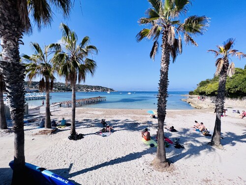 VILLA PLEIN SUD TRÈS CALME ANTIBES JUAN LES PINS CANNES PISCINE CHAUFFÉE 