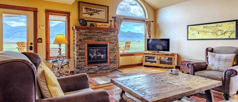 Smart TV, books, stereo