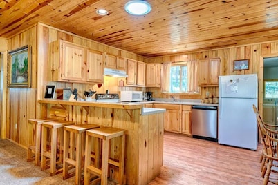 Secluded Mountain Cabin. Book Now!