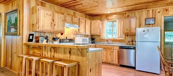 Secluded Mountain Cabin. Book Now!