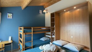 A bedroom with a bunk bed, a desk, and a large stuffed toy on the bed. - Beautiful house 170 m2, heated and covered swimming pool, jacuzzi, classified 4 stars. (Laruscade)