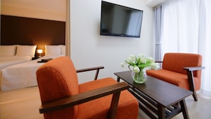 Quadruple Room (2 Small Double Beds) | Living area