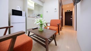 Quadruple Room (2 Small Double Beds) | Living area