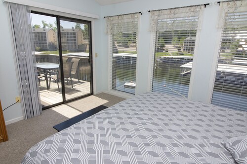 2 chambres Southwood Shores Lakefront ~ Aucun frais de nettoyage et taxes ne sont inclus!