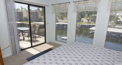 2 chambres Southwood Shores Lakefront ~ Aucun frais de nettoyage et taxes ne sont inclus!