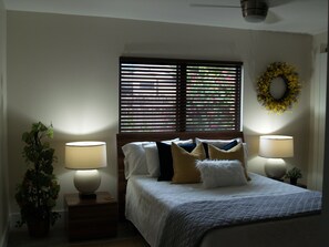 3 habitaciones, tabla de planchar con plancha y cuna de viaje 