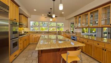 Réfrigérateur, micro-ondes, four, lave-vaisselle