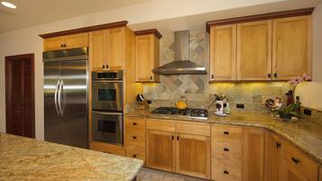 Réfrigérateur, micro-ondes, four, lave-vaisselle