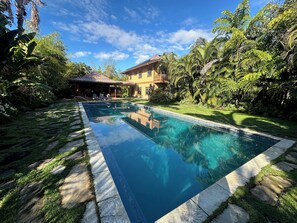 Outdoor pool - Villa Paraiso - Huge Pool with Hot Tub, for up to 12 people (Keaau)