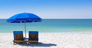 On the beach - Beach Lovers Welcome! Gulf Front Condo PW403 (Panama City Beach)