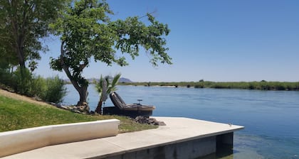 River Front guest house with Ramp, Beach, Volleyball, and Gazebo on the Water