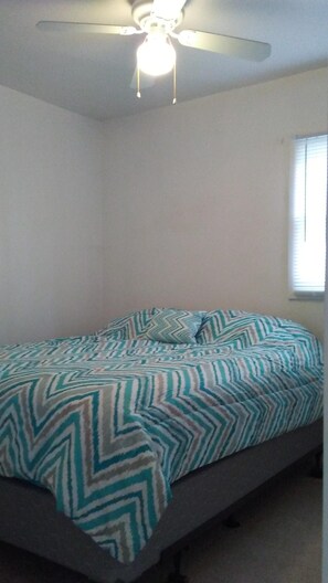 2 bedrooms, WiFi, bed sheets - Cozy Cabin (Lewellen)