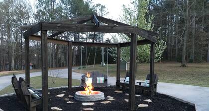 Family friendly; Grill; Kayaks; Large Fire Pit area; Game room