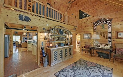 Lazy Bear Lodge: Getaways, WineTours, Bridal Parties,Reunions, Corporate Retreat