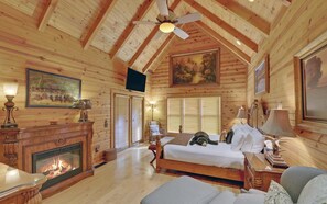 6 bedrooms, iron/ironing board, WiFi, bed sheets - Lazy Bear Lodge: Getaways, WineTours, Bridal Parties,Reunions, Corporate Retreat (Sautee Nacoochee)