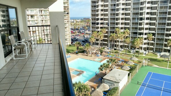 室外游泳池，恒温泳池