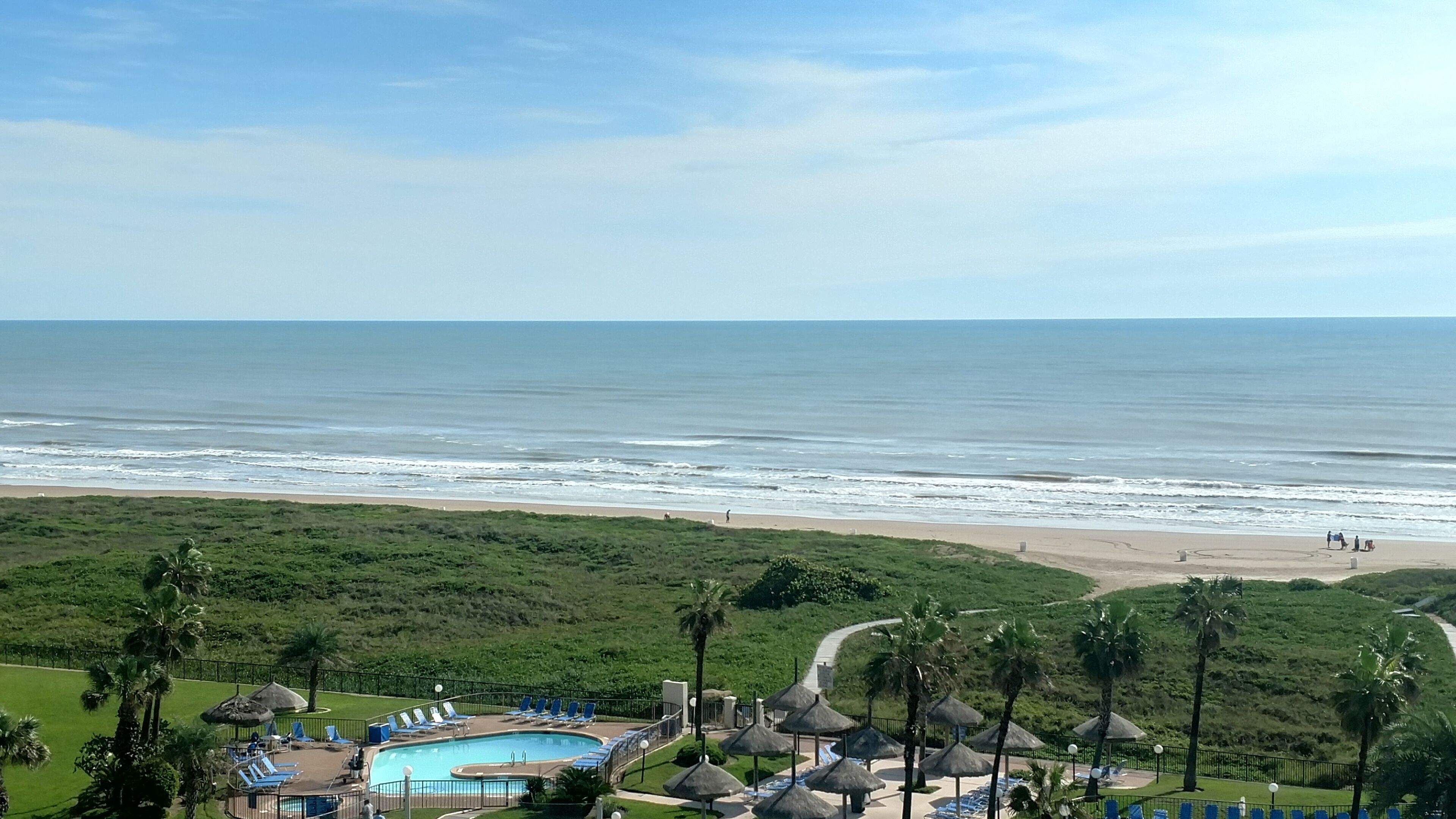 På stranden og solsenger