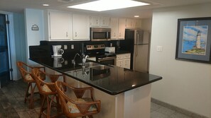 冰箱、微波炉、烤箱、炉灶