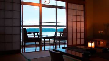 Traditional Room, Non Smoking (Modern Japanese Style for 6 People ) | Bar mini, peti besi dalam bilik, Wi-fi percuma