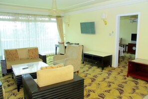 Suite | Living area | TV