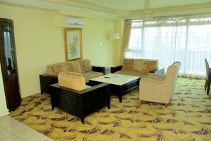 Superior Suite | Living area