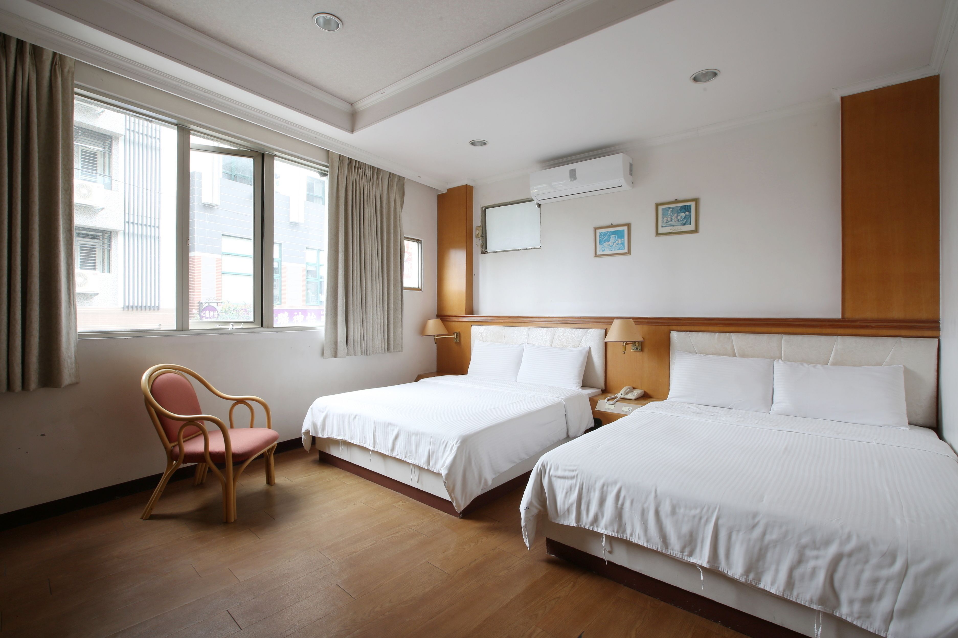 deluxe quadruple room | desk, blackout curtains, soundproofing, rollaway beds