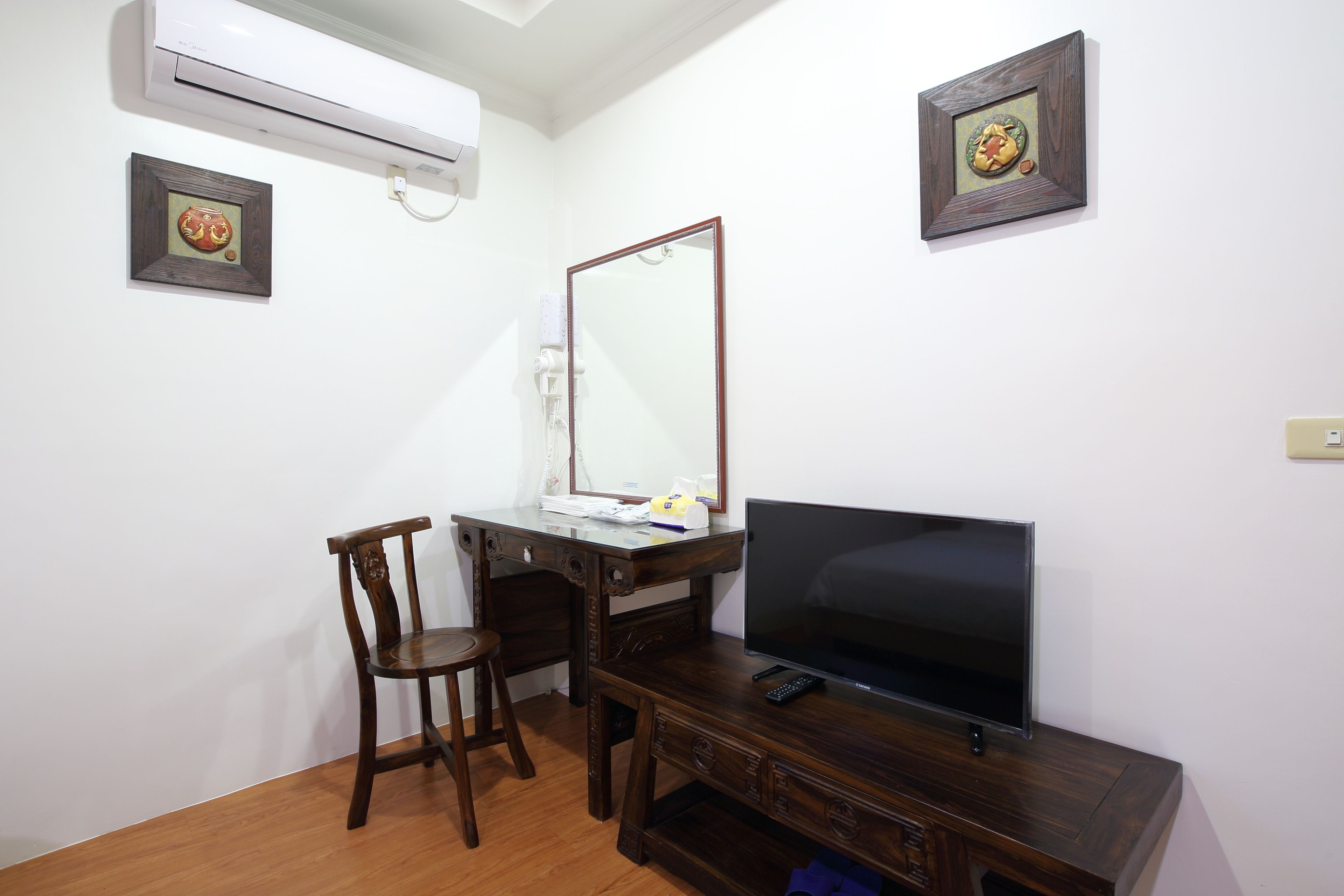 superior quadruple room | desk, blackout curtains, soundproofing, rollaway beds